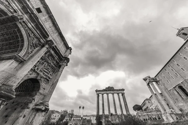 ROME - 6 janvier : Les arcs et les ruines du Forum Romain 6, 2016 à Rome, Italie . — Photo