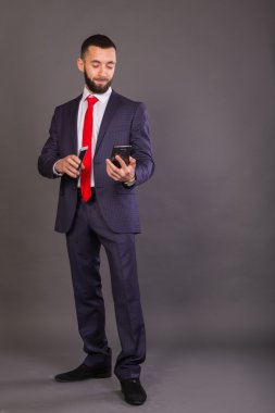 Bir cep telefonu ile başarılı delikanlı