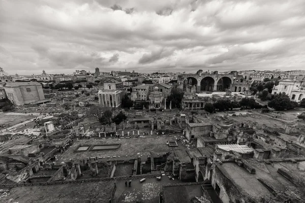 ROMA - 13 de janeiro: Vista do Fórum Romano em 13 de janeiro de 2016 em Roma, Itália . — Fotografia de Stock