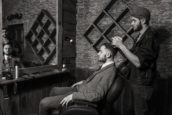 Friseur Männer Barbershop. Friseure, Friseure. — Stockfoto