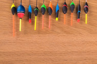 Balık tutma masanın üstünde yüzen