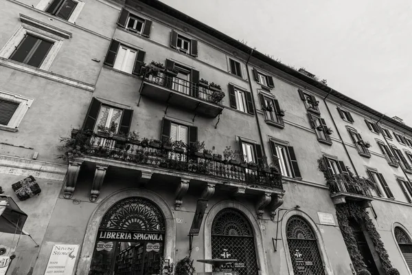 ROME - January 6: Streets of Rome, ancient Rome 6, 2016 in Rome, Italy. — Stock Photo, Image