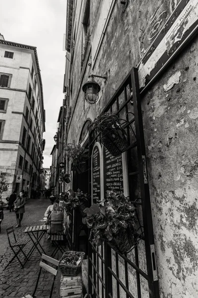 ROMA - 6 de enero: Calles de Roma, antigua Roma 6, 2016 en Roma, Italia . — Foto de Stock