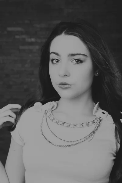 Portrait of a gorgeous girl. Black and white photography — Stock Photo, Image