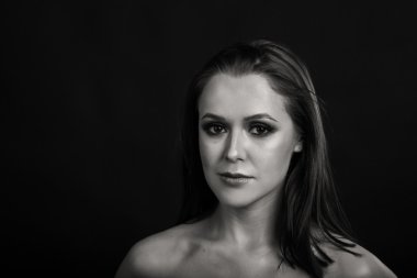 Muhteşem Güzellik Portresi. Profesyonel makyaj güzel kadınla. Anlamlı gözler, mükemmel deri.