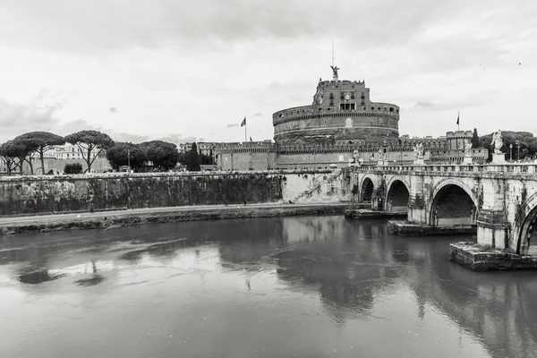 ROMA - 12 gennaio: Bella vista sul fiume Tevere 12 gennaio 2016 a Roma . — Foto Stock