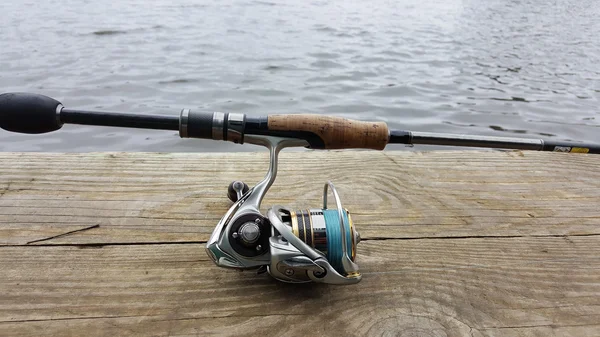 Pesca di persico, pesca a spinning . — Foto Stock
