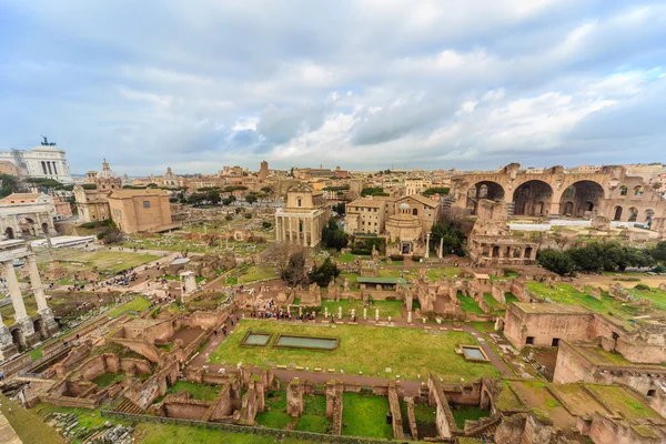 Zicht op het Romeinse forum — Stockfoto