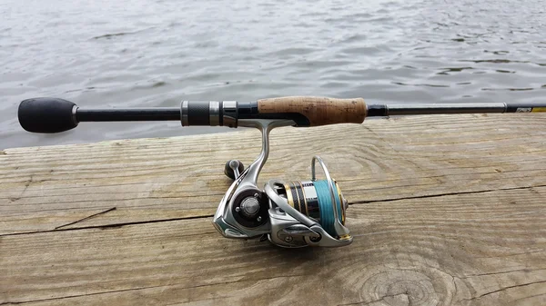 Pesca di persico, pesca a spinning . — Foto Stock