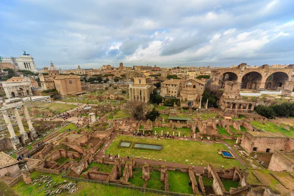 Zicht op het Romeinse forum — Stockfoto