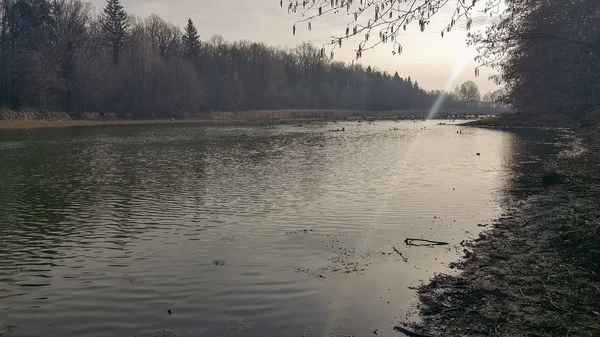 Piękne jezioro o wschodzie słońca — Zdjęcie stockowe