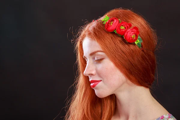 Linda menina de cabelos vermelhos — Fotografia de Stock