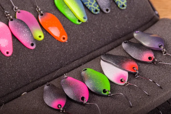 Señuelo de pesca en una mesa —  Fotos de Stock