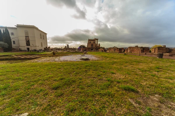 De ruïnes van het Forum Romanum — Stockfoto