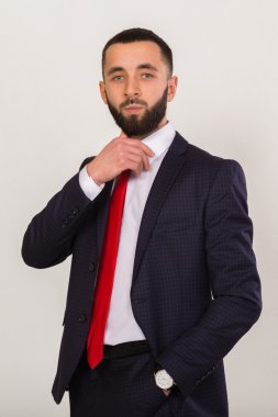 Güzel iş takım elbiseli bir adam