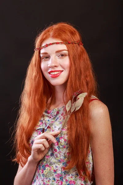 Çok güzel kızıl saçlı. Güzel kız. — Stok fotoğraf