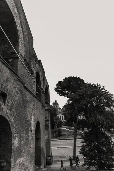 ROME - January 6: Streets of Rome, ancient Rome 6, 2016 in Rome, Italy. — Stock Photo, Image