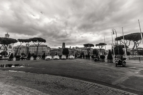 ROMA - 6 gennaio: Gli archi e le rovine del Foro Romano 6, 2016 a Roma . — Foto Stock