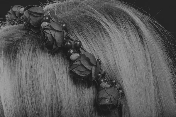 Corona de pelo. Foto en blanco y negro — Foto de Stock
