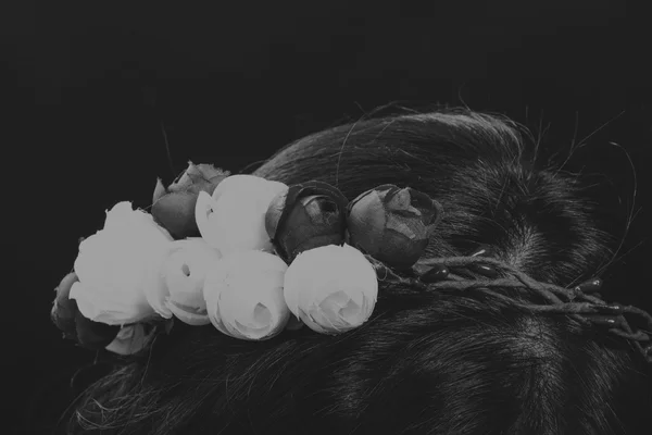 Black and white portrait of a beautiful girl in a wreath — Stock Photo, Image