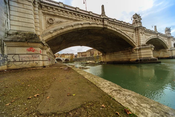Vista do Rio Tibre e Ponte em Roma — Fotografia de Stock
