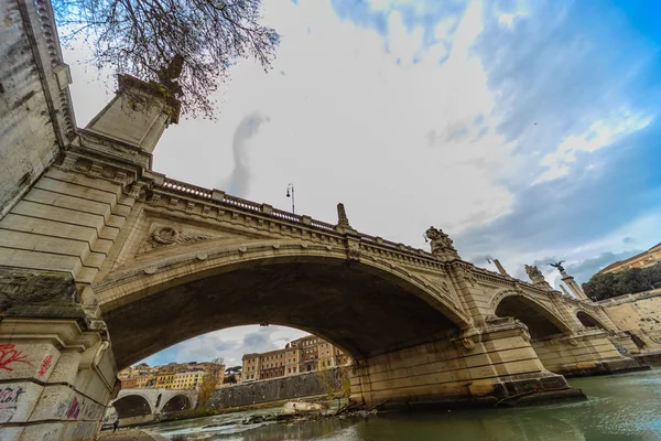 Vista do Rio Tibre e Ponte em Roma — Fotografia de Stock