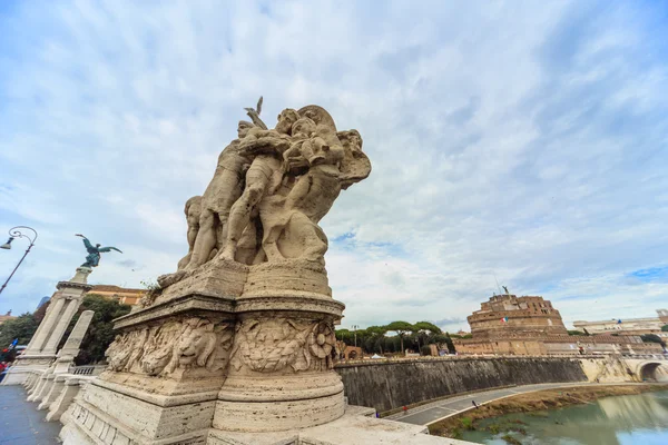 Widok na rzekę Tyber i most w Rzymie — Zdjęcie stockowe