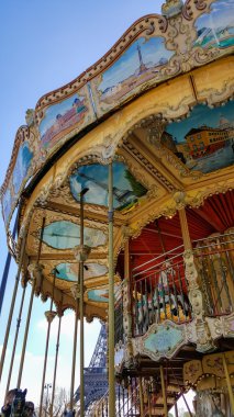 Muhteşem güzel atlıkarınca. Çocuk eğlence, eğlence.