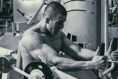 Jimnastik salonu kas vücut geliştirmeci