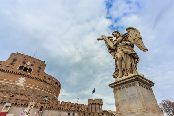 ROME - January 12: Nice view of the river Tiber January 12, 2016 in Rome, Italy. — Stock Photo, Image