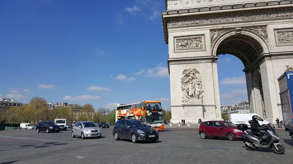 巴黎，法国-4 月 25 日︰ 美丽的景色的凯旋门 — 图库照片