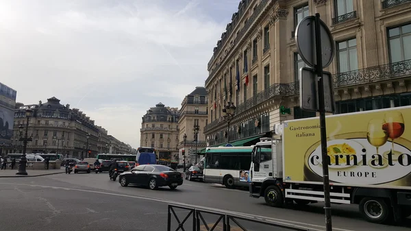 Paris, Fransa - 25 Nisan: Muhteşem sokaklarında Paris Fransa — Stok fotoğraf