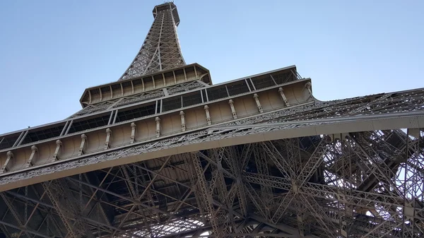 Nádherná Eiffelova věž. Krásné město. — Stock fotografie