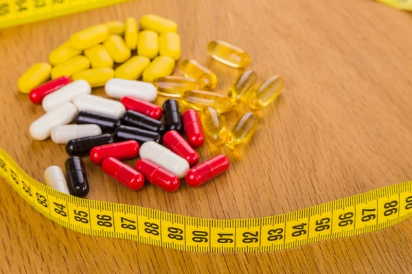Färgglada piller och tabletter. Bantningspiller — Stockfoto