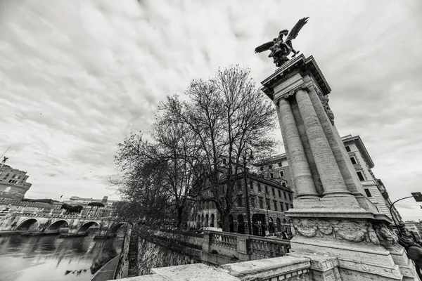 Grande Roma, vista para o rio Tibre e monumentos arquitetônicos . — Fotografia de Stock