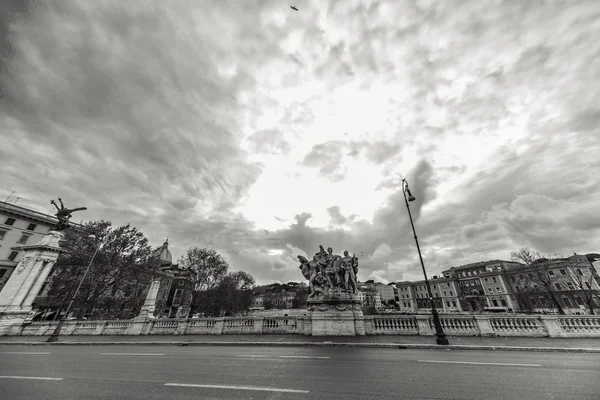 Great Rome, view of the river Tiber and architectural monuments. — Stock Photo, Image