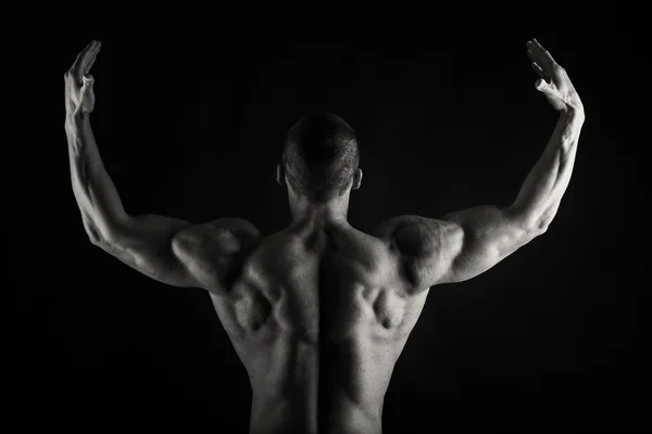 Μυώδης, ανακούφιση bodybuilder πάνω σε μαύρο φόντο — Φωτογραφία Αρχείου