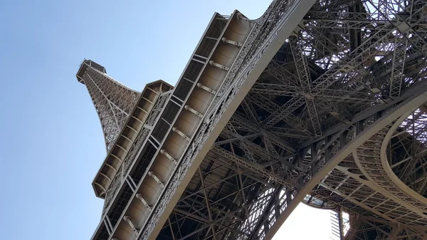 Der Eiffelturm in Paris — Stockfoto