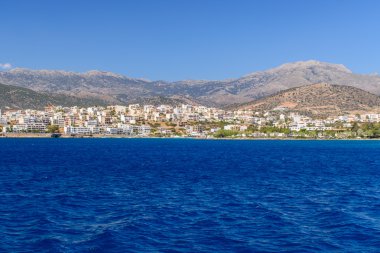 Güzel mavi deniz. Gemiden backgr adada görüntülemek