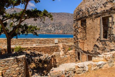 Spinalonga Adası Yunanistan. Antik kalıntılar ve Deniz Manzaralı