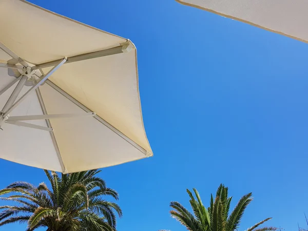 Umbrella for the beach. — Stock Photo, Image