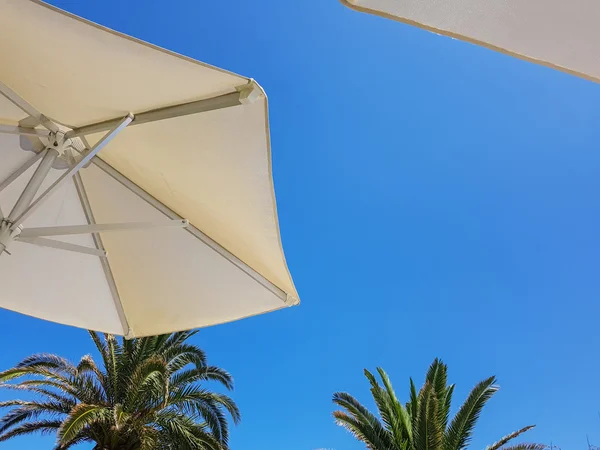 Umbrella for the beach. — Stock Photo, Image