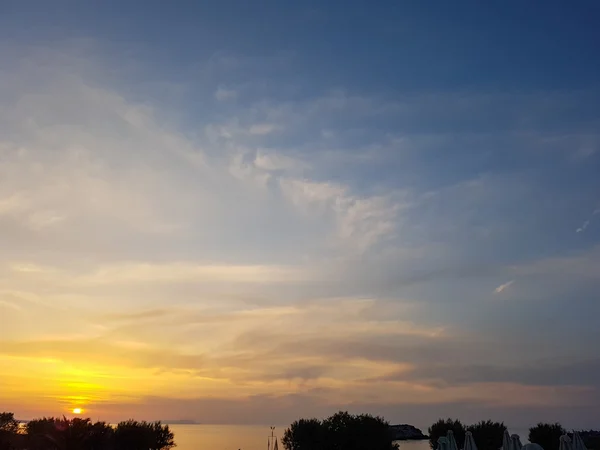 Vista do pôr do sol junto à piscina — Fotografia de Stock