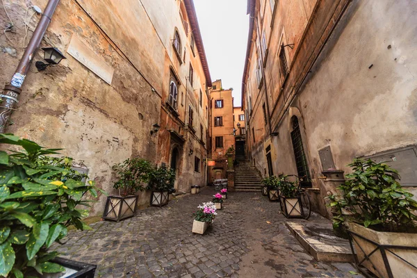 Paisaje romano. Hermosas calles de Roma — Foto de Stock