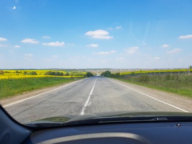 yol. Arabadan görüntülemek