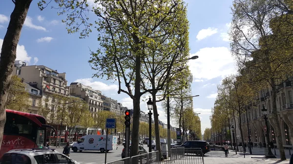 Paris, Fransa - 25 Nisan: Muhteşem sokaklarında Paris Fransa — Stok fotoğraf