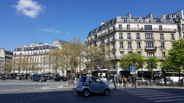 Paris, Fransa - 25 Nisan: Muhteşem sokaklarında Paris Fransa — Stok fotoğraf