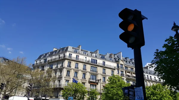 Paris, Fransa - 25 Nisan: Muhteşem sokaklarında Paris Fransa — Stok fotoğraf