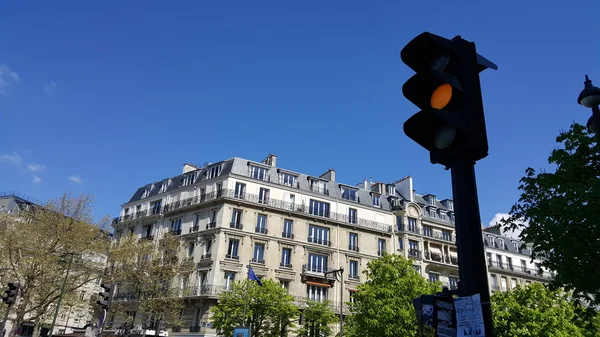 Paris, Fransa - 25 Nisan: Muhteşem sokaklarında Paris Fransa — Stok fotoğraf