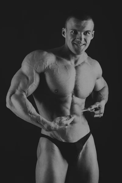 Bello, corpo essiccato del bodybuilder — Foto Stock